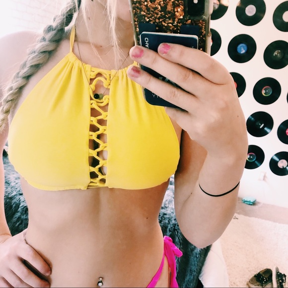 heat Other - 5 FOR 25🌟 YELLOW LACE UP BIKINI TOP SIZE MEDIUM